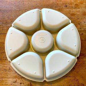 Tupperware vintage Almond divided fruit/veggie tray with lid